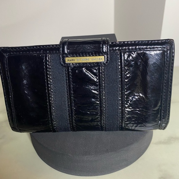 MARC JACOBS wallet. Black. Gold Hardware. Multiple compartments on both sides. - Picture 3 of 7